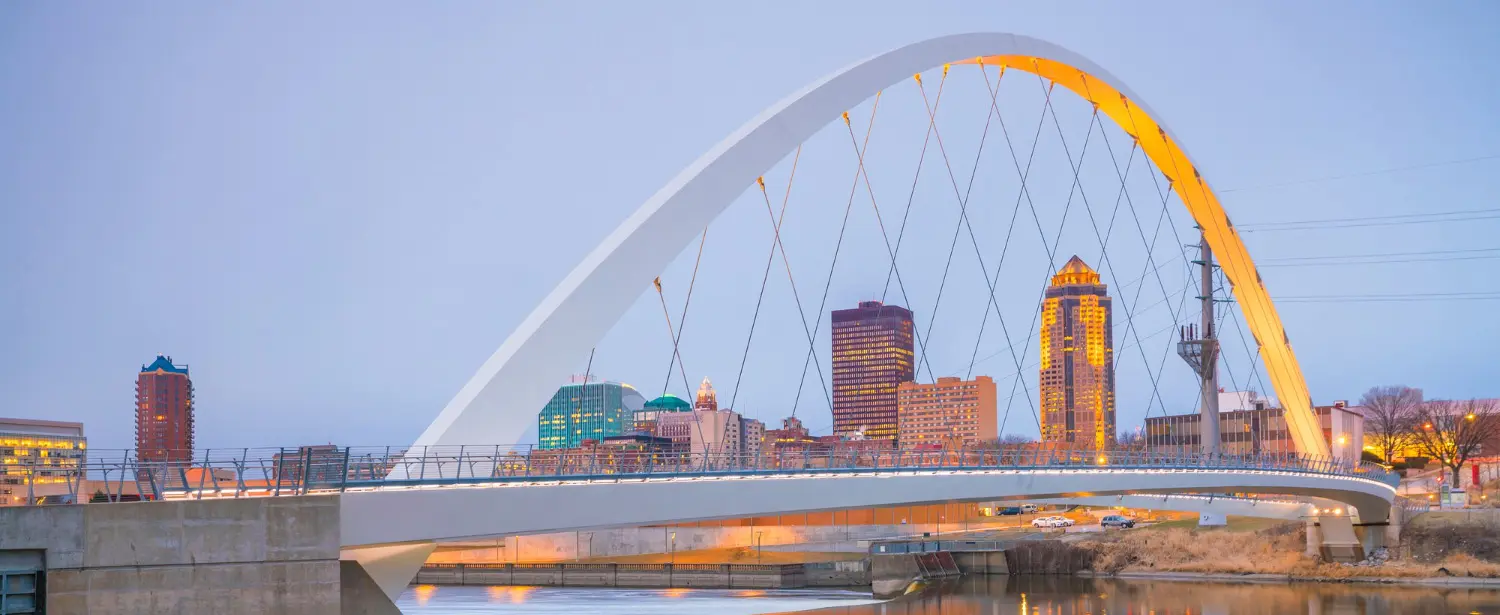 des-moines-iowa-skyline-usa-united-states